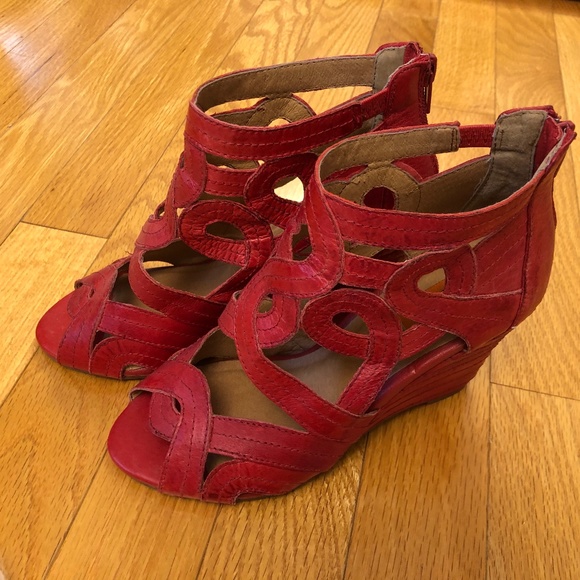 Red open toe sandal - Picture 2 of 6